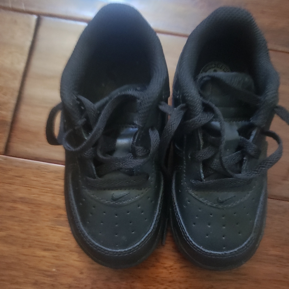 Boys Black Nike Air Forces size 8C